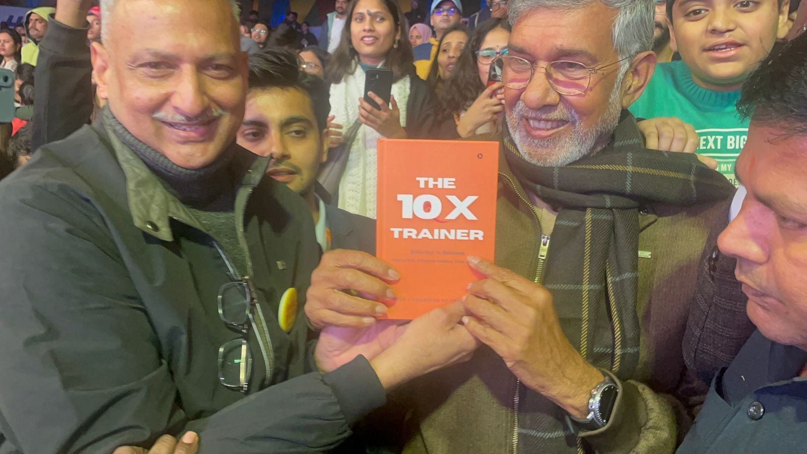 Wing Commander (Dr.) R.D. Deshpande (Retd.) presenting The 10X Trainer to Kailash Satyarthi